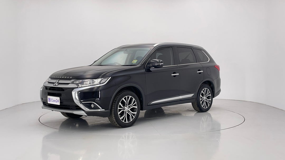 2017 Mitsubishi Outlander Ls (4x2), Automatic, 134530 km, Left Front Diagonal (45- Degree) View