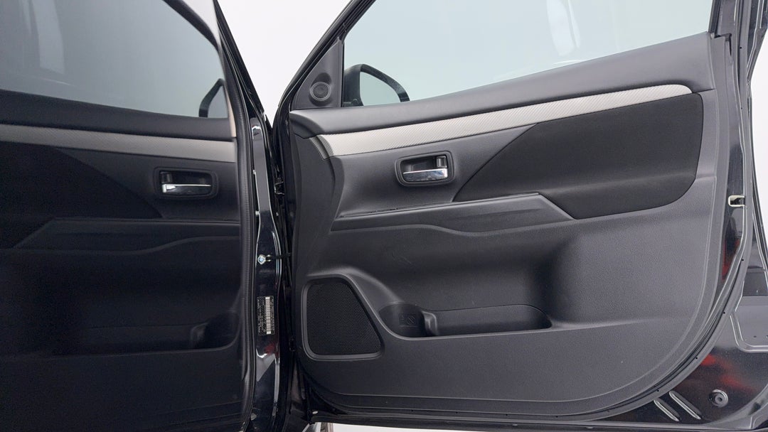 2017 Mitsubishi Outlander Ls (4x2), Automatic, 134530 km, Speaker View