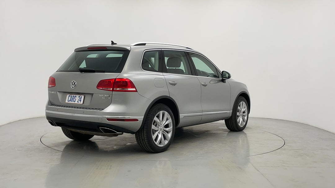 Right Back Diagonal (45- Degree) View