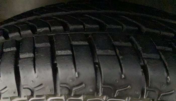 2013 Hyundai Eon D-LITE+, Petrol, Manual, 43,093 km, Right Front Tyre Tread