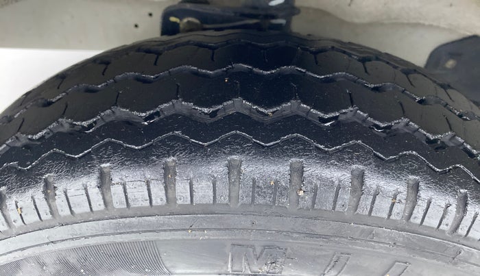 2017 Maruti Eeco 5 STR, Petrol, Manual, 14,603 km, Left Front Tyre Tread