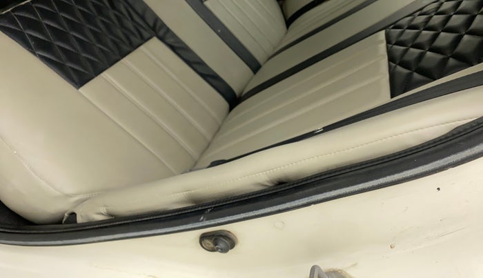 2011 Toyota Etios G SP, Petrol, Manual, 96,267 km, Rear left door - Weather strip has minor damage