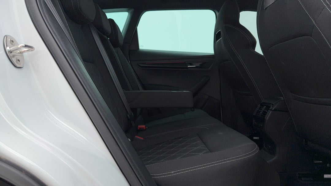 2022 SKODA Karoq Sportline (4x4), Automatic, 25854 km, Right Side Rear Door Cabin View