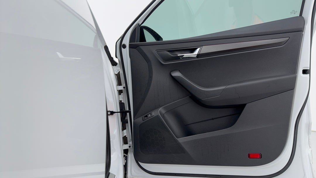 2022 SKODA Karoq Sportline (4x4), Automatic, 25854 km, Speaker View