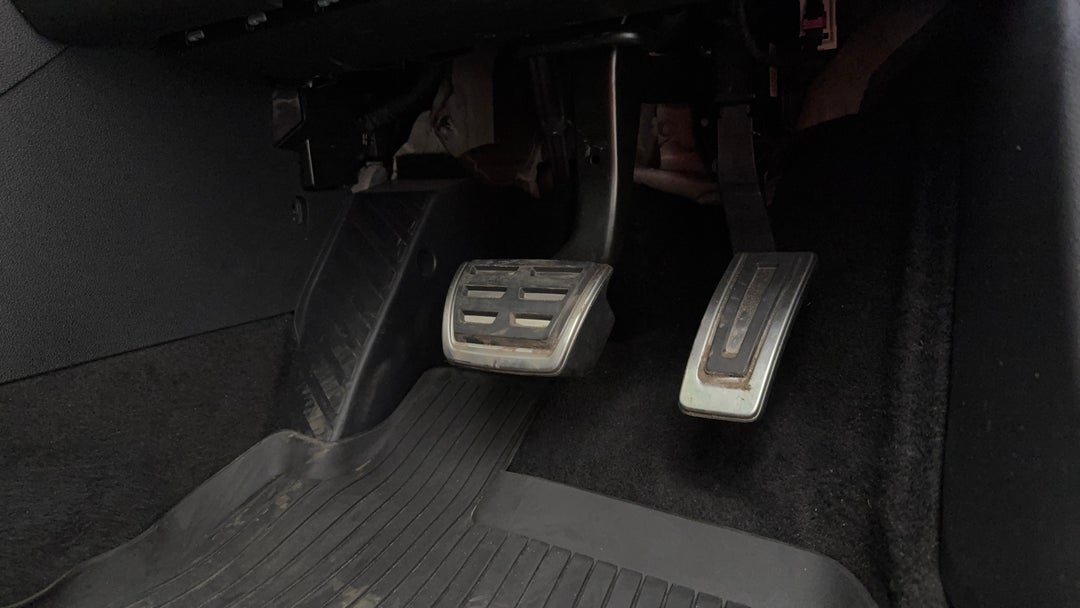 2022 SKODA Karoq Sportline (4x4), Automatic, 25854 km, Pedals and Footmat