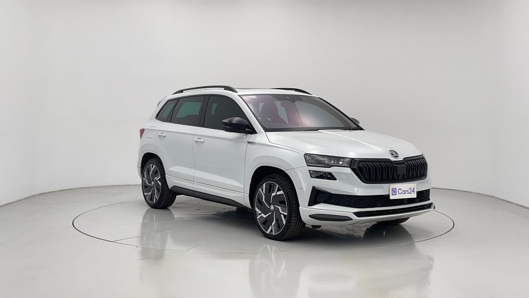 2022 SKODA Karoq Sportline (4x4), Automatic, 25854 km, Right Front Diagonal (45- Degree) View