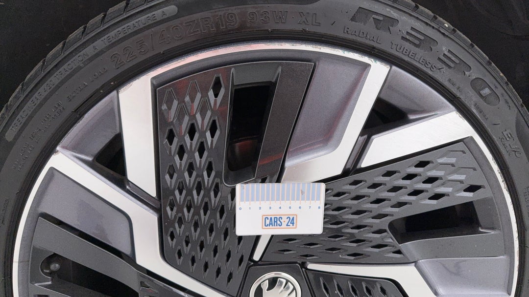 2022 SKODA Karoq Sportline (4x4), Automatic, 25854 km, Wheels Rim Front RHS Gutter Rash