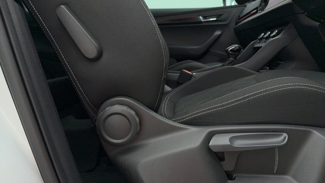 2022 SKODA Karoq Sportline (4x4), Automatic, 25854 km, Drivers Side Adjustment Panel