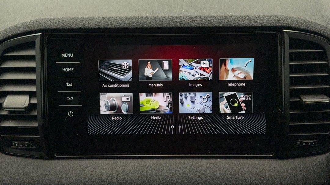 2022 SKODA Karoq Sportline (4x4), Automatic, 25854 km, Infotainment System