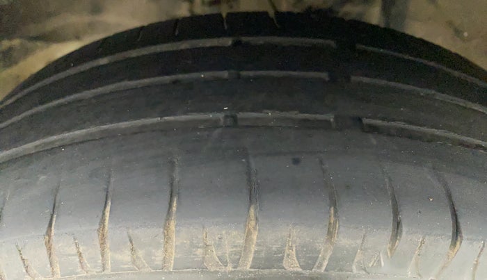 2019 Maruti Alto LXI CNG, CNG, Manual, 98,605 km, Left Front Tyre Tread