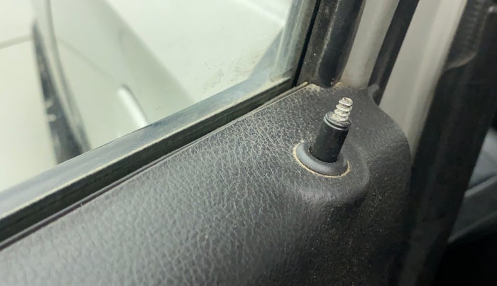 2019 Maruti Alto LXI CNG, CNG, Manual, 98,605 km, Lock system - Door lock knob has minor damage