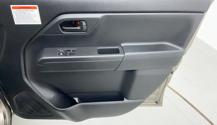 2020 Maruti New Wagon-R LXI CNG 1.0 L, CNG, Manual, 11,827 km, Driver Side Door Panels Controls