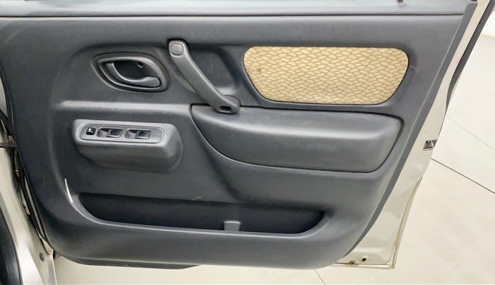 2010 Maruti Wagon R VXI MINOR, Petrol, Manual, 40,043 km, Driver Side Door Panels Control