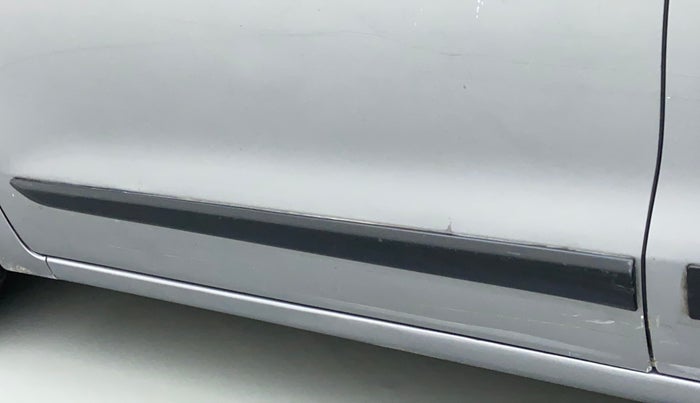2016 Maruti Wagon R 1.0 VXI, Petrol, Manual, 22,278 km, Front passenger door - Minor scratches