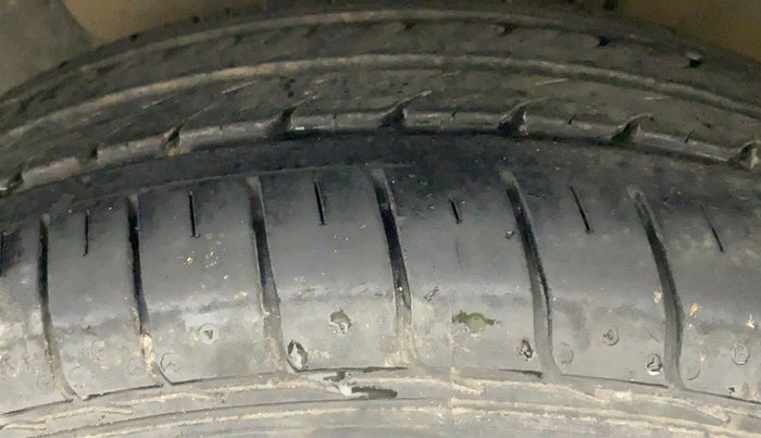 2014 Hyundai Elite i20 SPORTZ 1.2, Petrol, Manual, 56,732 km, Left Front Tyre Tread