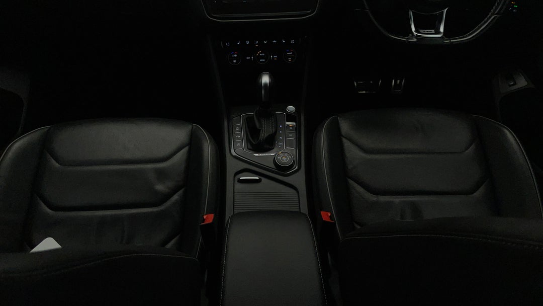 2020 Volkswagen Tiguan Allspace 162 Tsi Highline, Automatic, 144640 km, Center Console