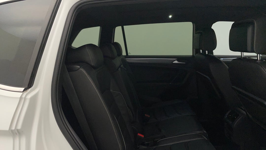 2020 Volkswagen Tiguan Allspace 162 Tsi Highline, Automatic, 144640 km, Right Side Rear Door Cabin View