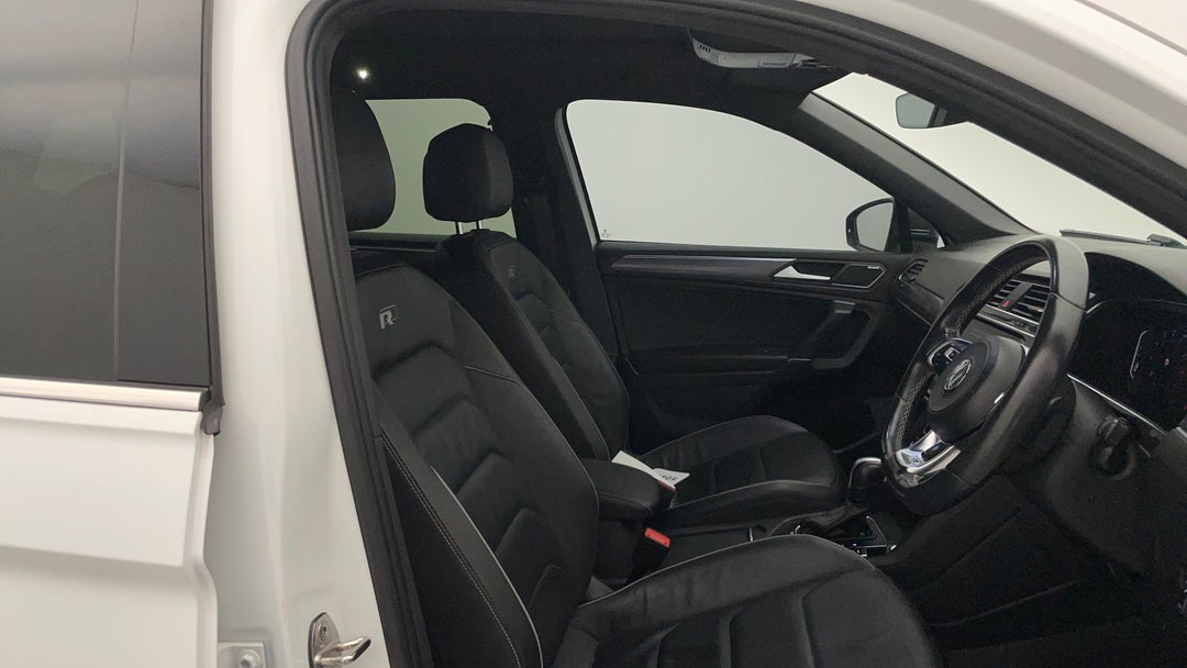 2020 Volkswagen Tiguan Allspace 162 Tsi Highline, Automatic, 144640 km, Right Side Front Door Cabin View