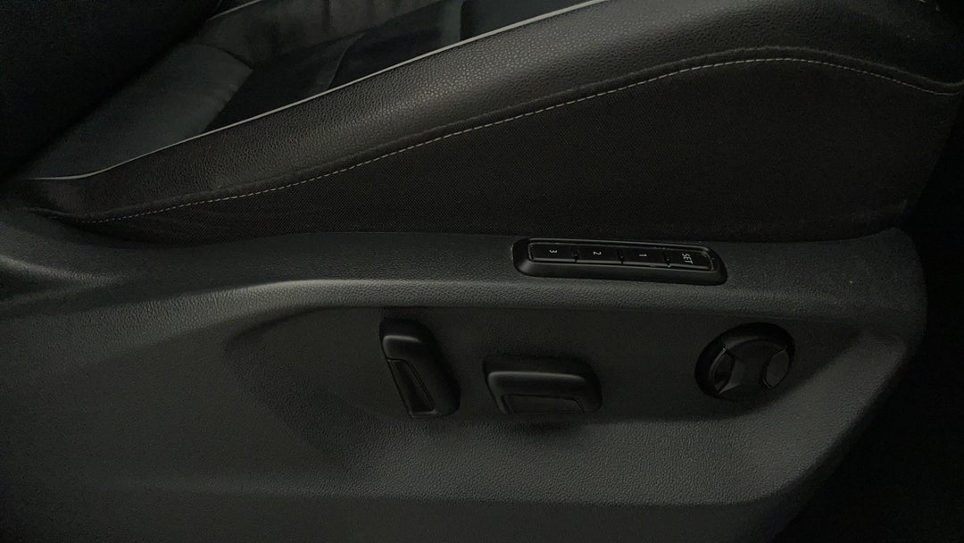 2020 Volkswagen Tiguan Allspace 162 Tsi Highline, Automatic, 144640 km, Drivers Side Adjustment Panel