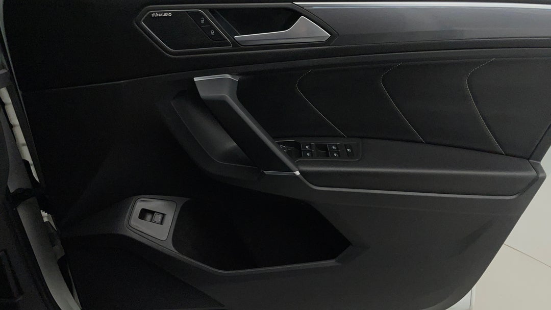 2020 Volkswagen Tiguan Allspace 162 Tsi Highline, Automatic, 144640 km, Speaker View