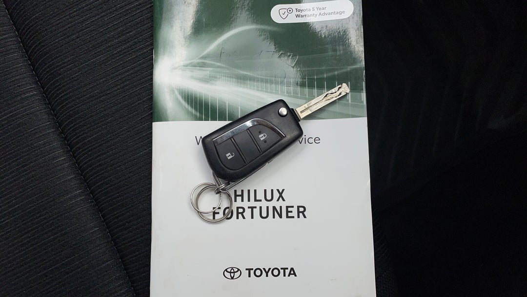 2022 Toyota Hilux Sr (4x4), Automatic, 67592 km, Key Close-up