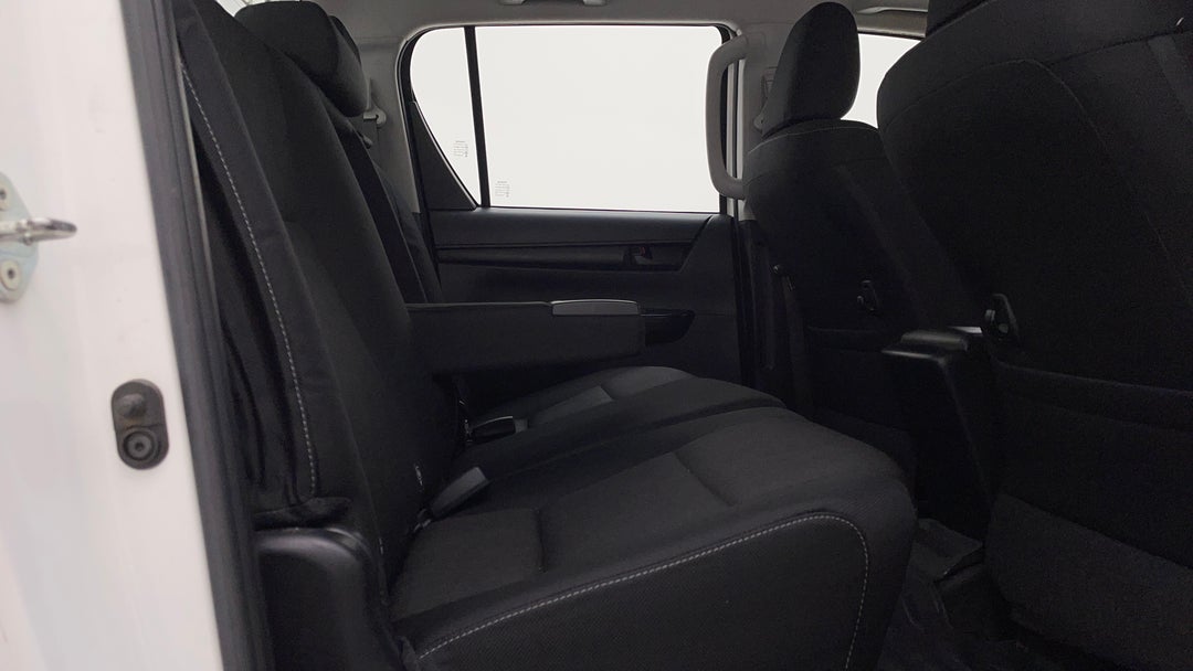 2022 Toyota Hilux Sr (4x4), Automatic, 67592 km, Right Side Rear Door Cabin View