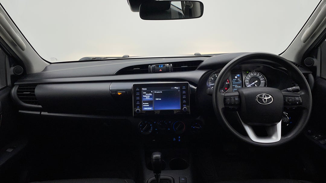 2022 Toyota Hilux Sr (4x4), Automatic, 67592 km, Dashboard View