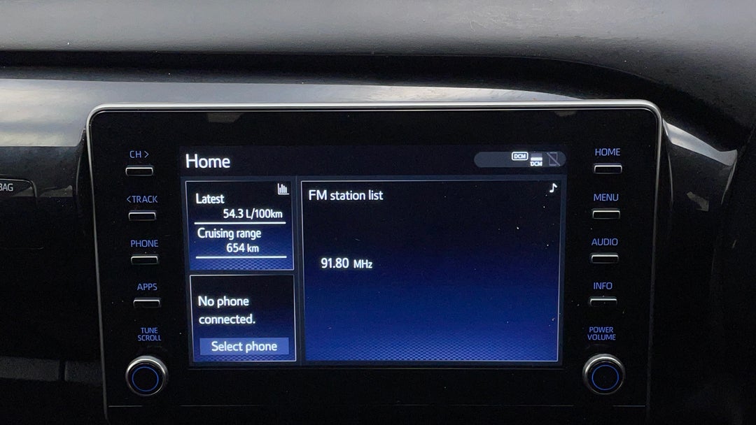 2022 Toyota Hilux Sr (4x4), Automatic, 67592 km, Infotainment System