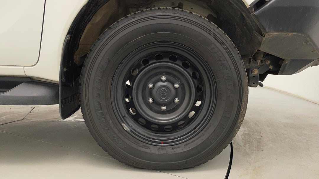 2022 Toyota Hilux Sr (4x4), Automatic, 67592 km, Right Front Wheel