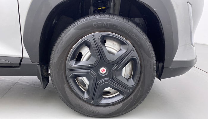 2021 Nissan MAGNITE XE 1.0 MT, Petrol, Manual, 11,353 km, Right Front Wheel