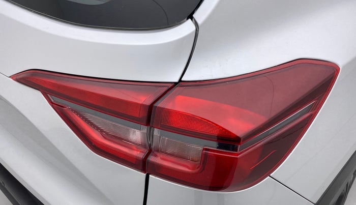 2021 Nissan MAGNITE XE 1.0 MT, Petrol, Manual, 11,353 km, Right tail light - Minor damage