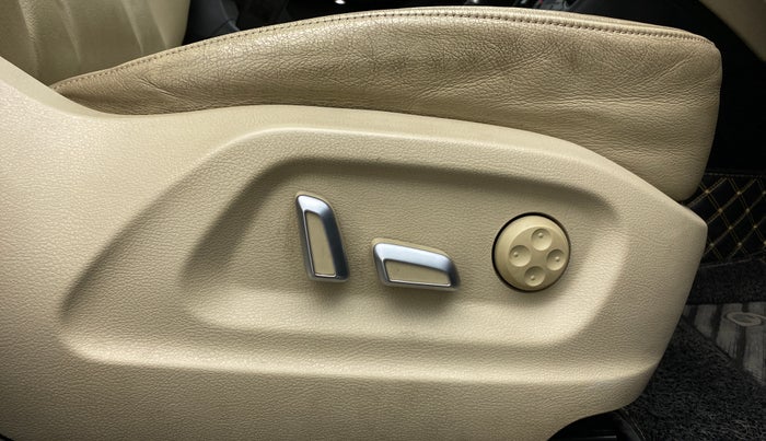 2017 Audi Q3 30TFSI Premium Plus, Petrol, Automatic, 67,769 km, Driver Side Adjustment Panel