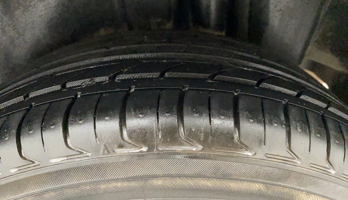 2018 Maruti Ciaz SIGMA 1.5 SHVS MT  PETROL, Petrol, Manual, 80,349 km, Left Rear Tyre Tread