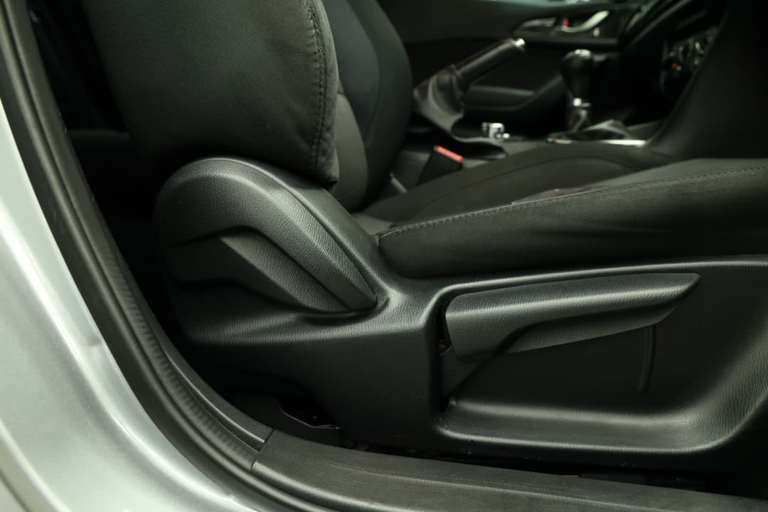 2016 Mazda 3 Maxx, Manual, 146155 km, Drivers Side Adjustment Panel