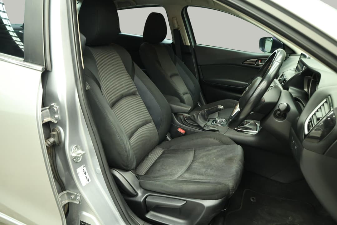 2016 Mazda 3 Maxx, Manual, 146155 km, Right Side Front Door Cabin View