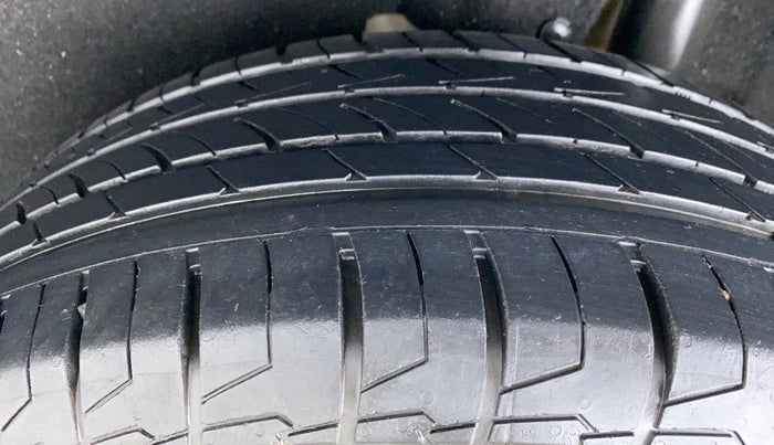 2017 Maruti Vitara Brezza ZDI PLUS, Diesel, Manual, 91,392 km, Left Rear Tyre Tread