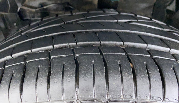 2017 Maruti Vitara Brezza ZDI PLUS, Diesel, Manual, 91,392 km, Left Front Tyre Tread