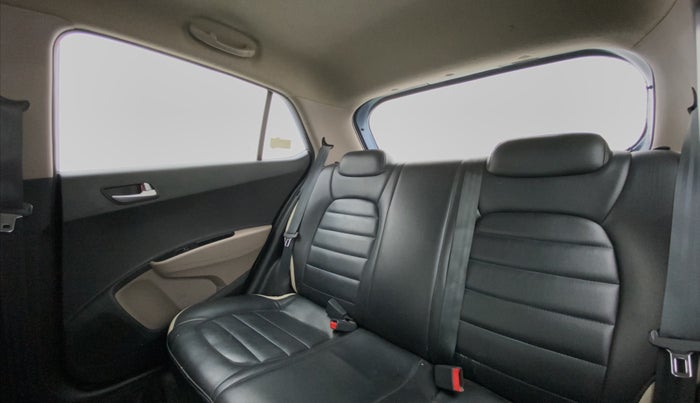 2016 Hyundai Grand i10 SPORTZ 1.2 KAPPA VTVT, Petrol, Manual, 17,364 km, Right Side Rear Door Cabin View