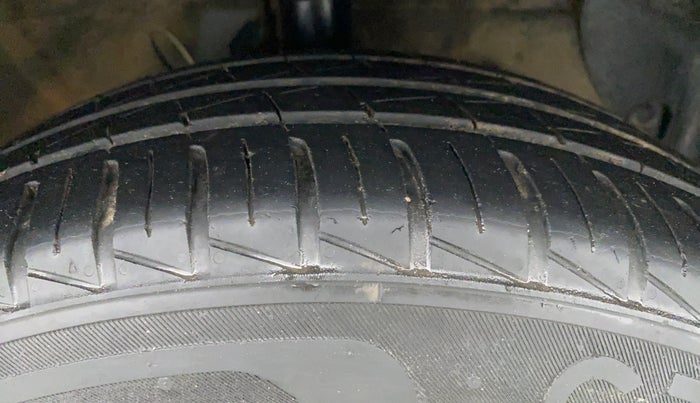 2021 Hyundai AURA S CNG, CNG, Manual, 42,531 km, Right Front Tyre Tread