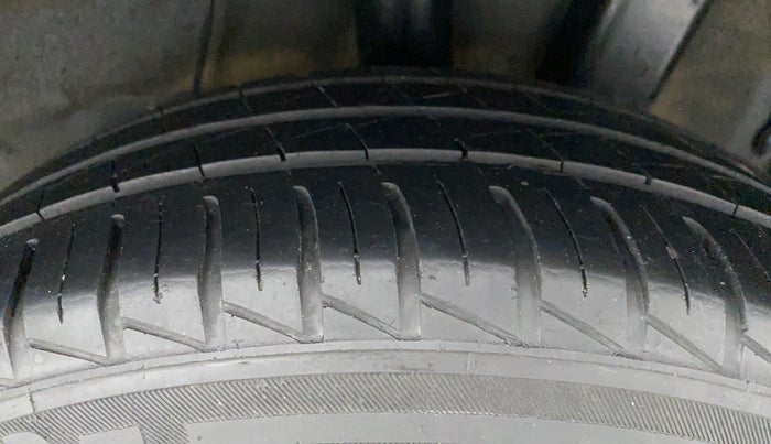 2021 Hyundai AURA S CNG, CNG, Manual, 42,531 km, Left Rear Tyre Tread