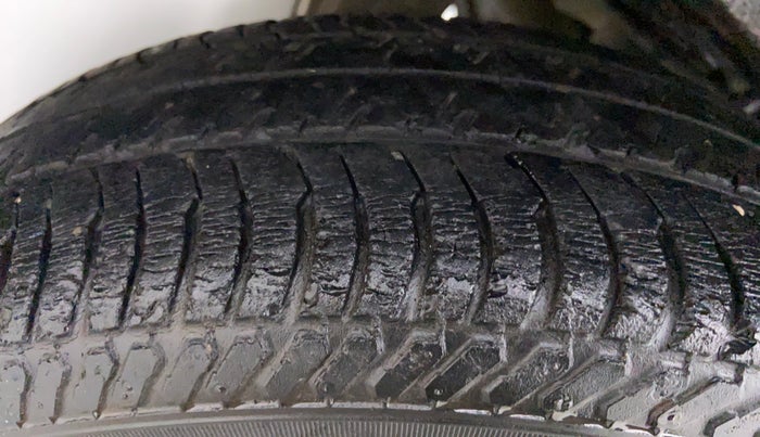 2015 Maruti Alto K10 VXI P, Petrol, Manual, 27,150 km, Right Rear Tyre Tread