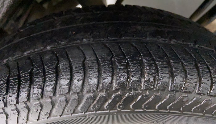 2015 Maruti Alto K10 VXI P, Petrol, Manual, 27,150 km, Left Rear Tyre Tread