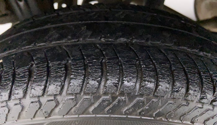 2015 Maruti Alto K10 VXI P, Petrol, Manual, 27,150 km, Right Front Tyre Tread