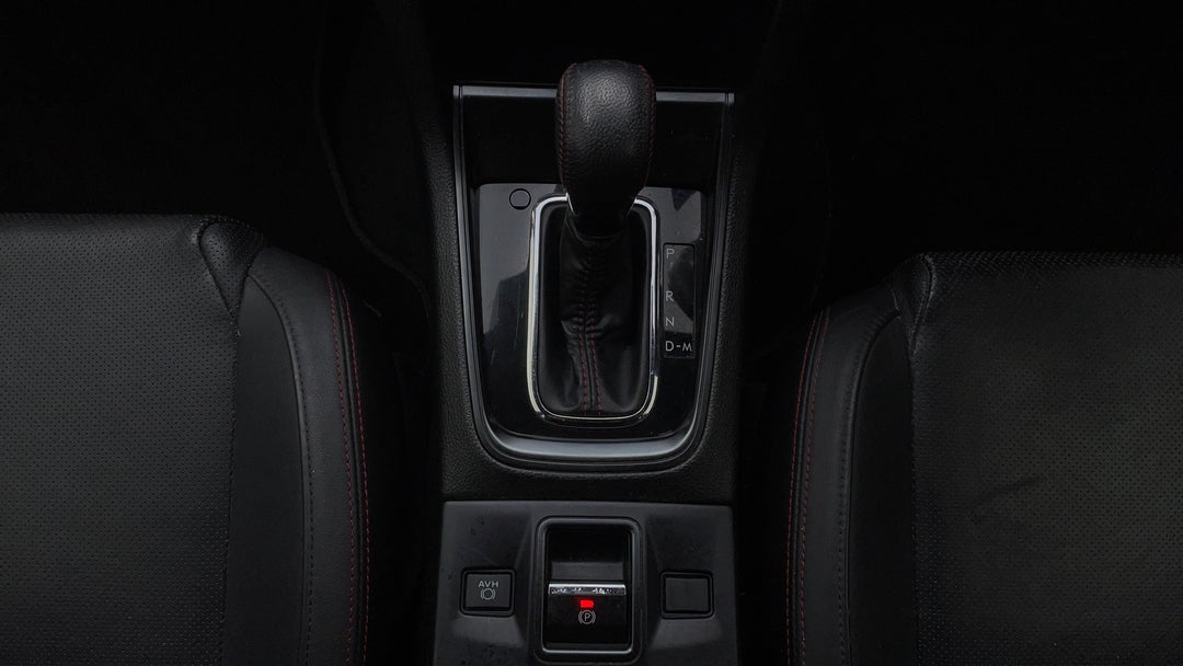 2017 Subaru WRX Premium (awd), Automatic, 72389 km, Gear Lever 