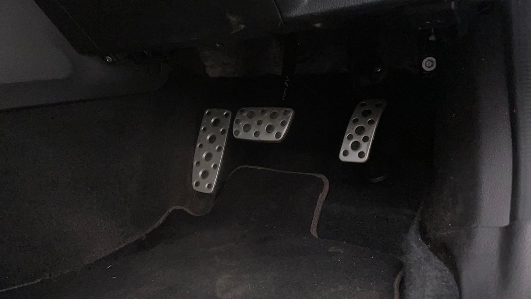 2017 Subaru WRX Premium (awd), Automatic, 72389 km, Pedals and Footmat