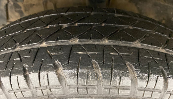2014 Maruti Swift VXI, Petrol, Manual, 33,841 km, Left Front Tyre Tread