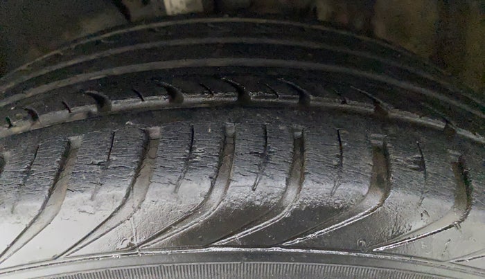 2013 Volkswagen Polo HIGHLINE1.2L PETROL, Petrol, Manual, 30,322 km, Left Front Tyre Tread