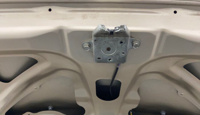 2011 Toyota Etios V, Petrol, Manual, 97,474 km, Dicky (Boot door) - Trim lock has minor damage