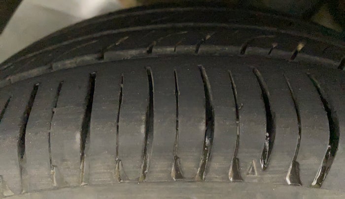 2011 Toyota Etios V, Petrol, Manual, 97,474 km, Left Rear Tyre Tread