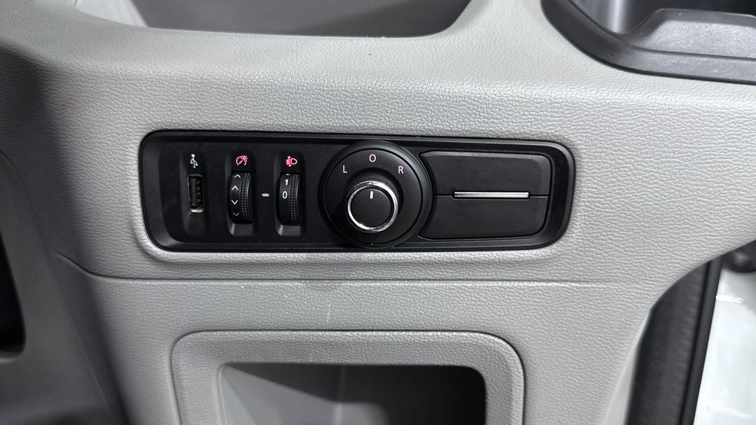2021 LDV Deliver 9 Mwb Mid Roof, Automatic, 61221 km, Utility Switches/Buttons
